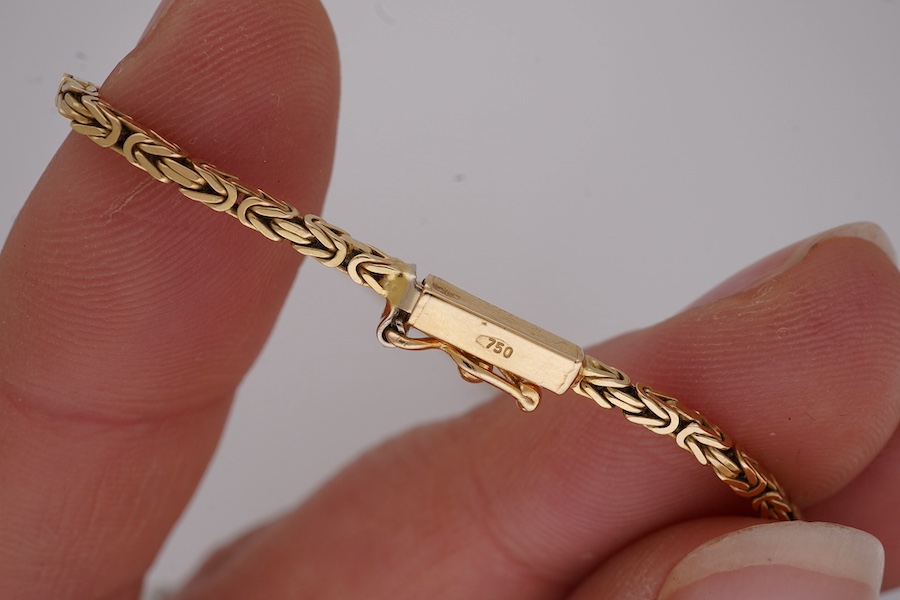 A recent 18k box link chain, 38cm, 9.5 grams. Condition - good